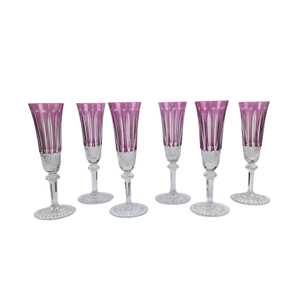 Suite de 6 flûtes à champagne en cristal de Saint Louis, modèle Tommy, couleur améthyste.