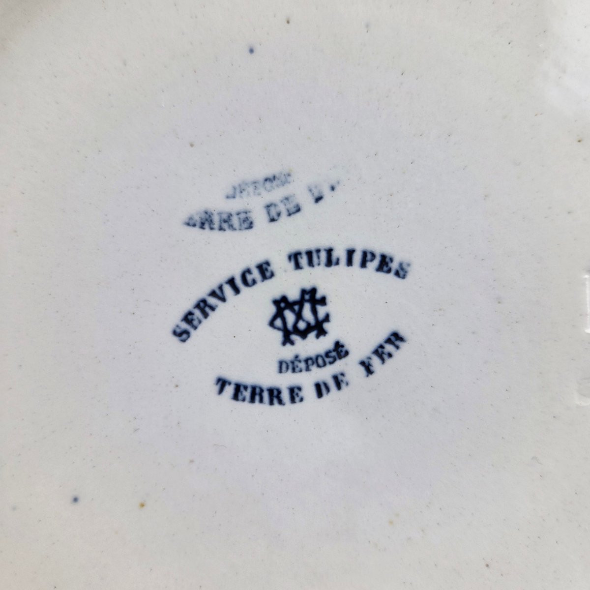 Partie de service en terre de fer de Creil et Montereau, modèle Tulipes, 46 pièces.-photo-2