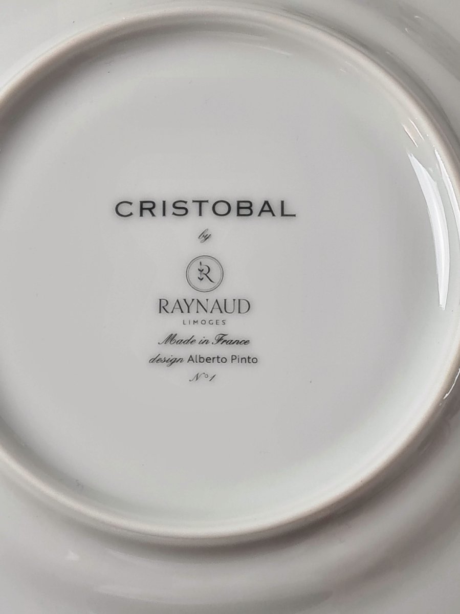 Service de table en porcelaine de Limoges, maison Raynaud, 79 pièces.-photo-2