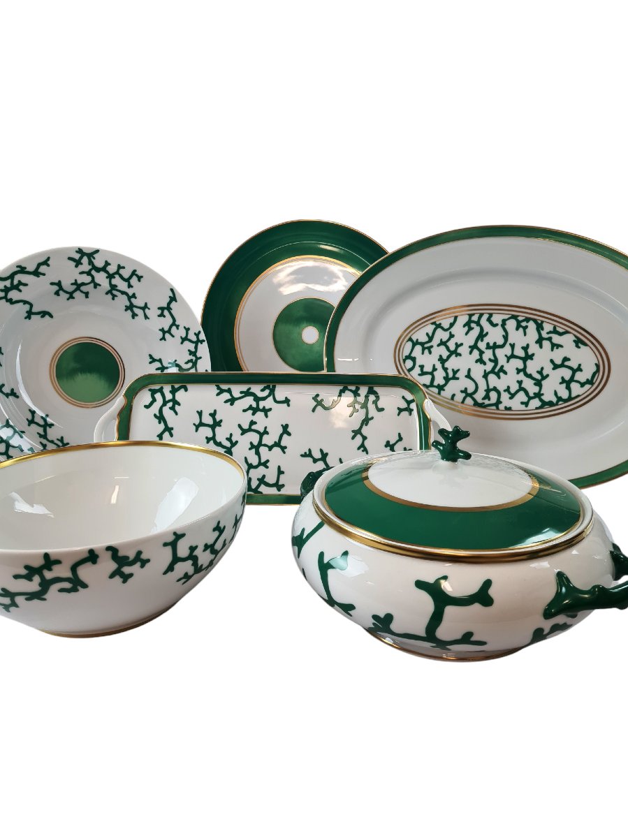 Service de table en porcelaine de Limoges, maison Raynaud, 79 pièces.-photo-3