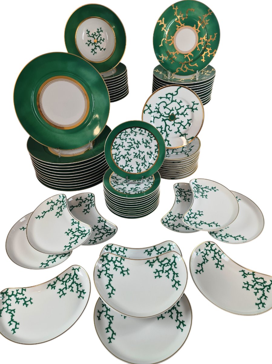 Service de table en porcelaine de Limoges, maison Raynaud, 79 pièces.-photo-4