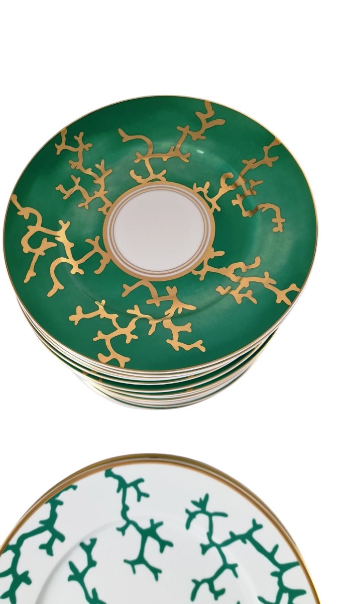 Service de table en porcelaine de Limoges, maison Raynaud, 79 pièces.-photo-1