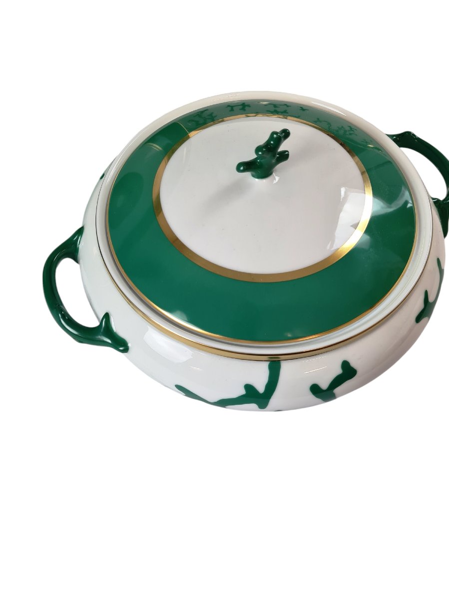Service de table en porcelaine de Limoges, maison Raynaud, 79 pièces.-photo-2