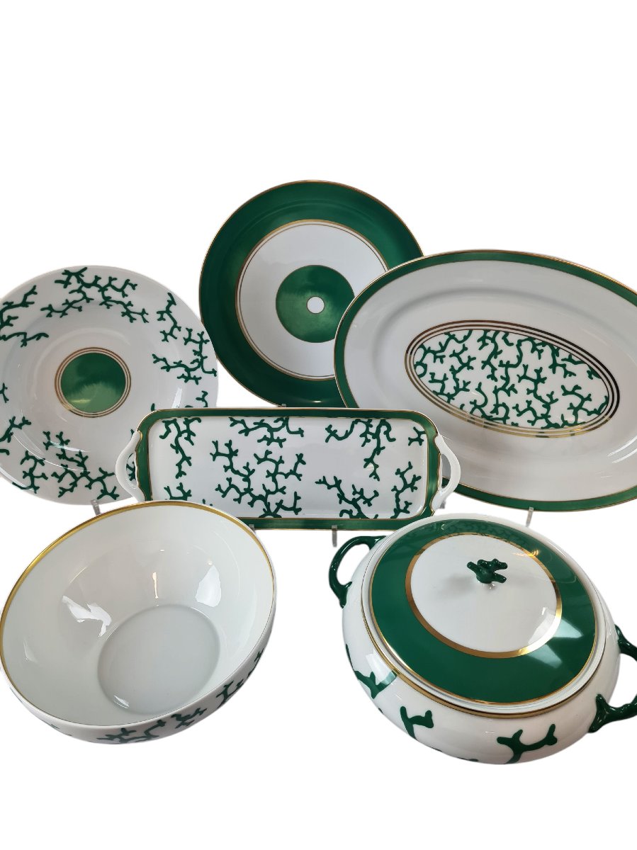 Service de table en porcelaine de Limoges, maison Raynaud, 79 pièces.-photo-4