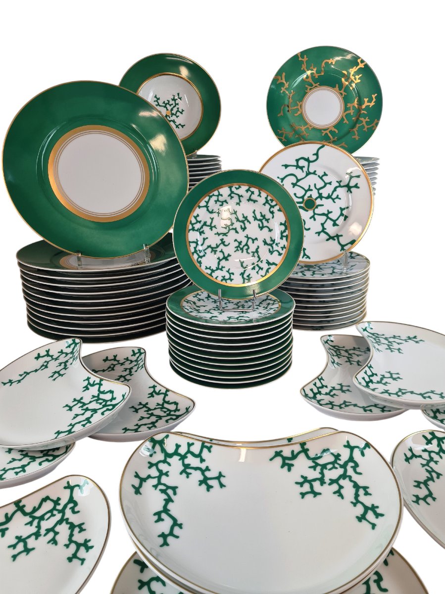 Service de table en porcelaine de Limoges, maison Raynaud, 79 pièces.-photo-6