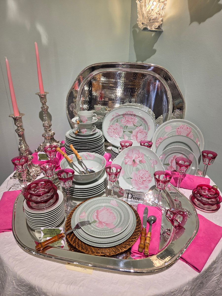 Limoges Porcelain Service, Pivoines Céladon Model, Hermès, 80 Pieces.-photo-2