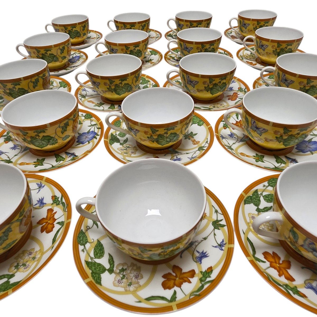 Service à thé en porcelaine de Limoges pour 18 personnes, maison Hermès, modèle Siesta, 39 pièc-photo-3