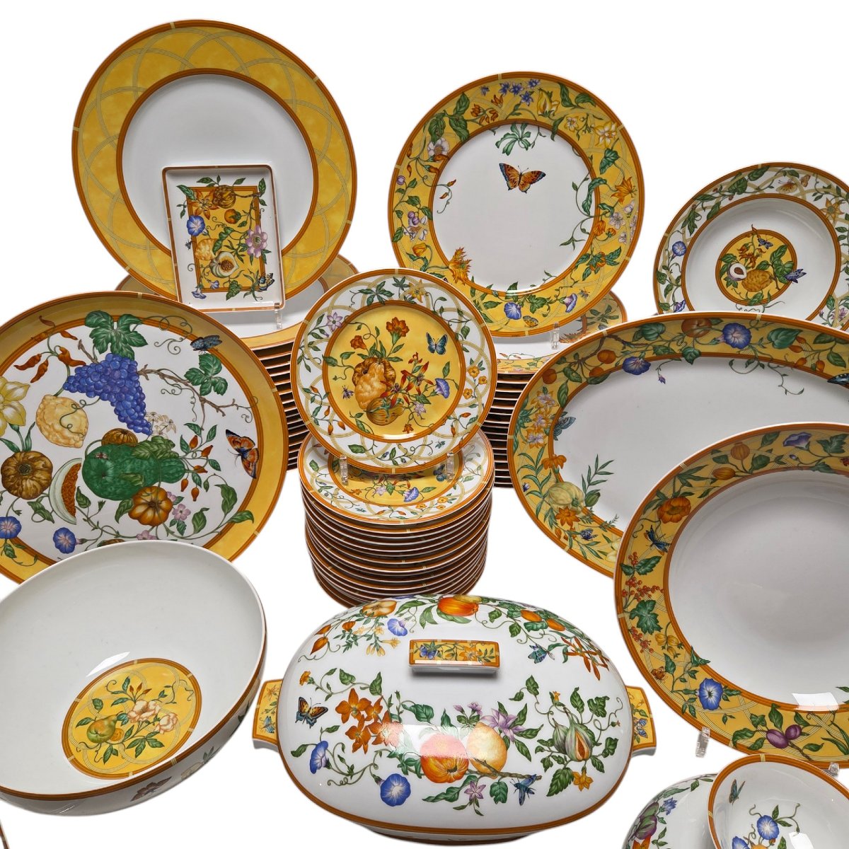 Partie de service de table en porcelaine de Limoges pour 18 personnes, maison Hermès-photo-2