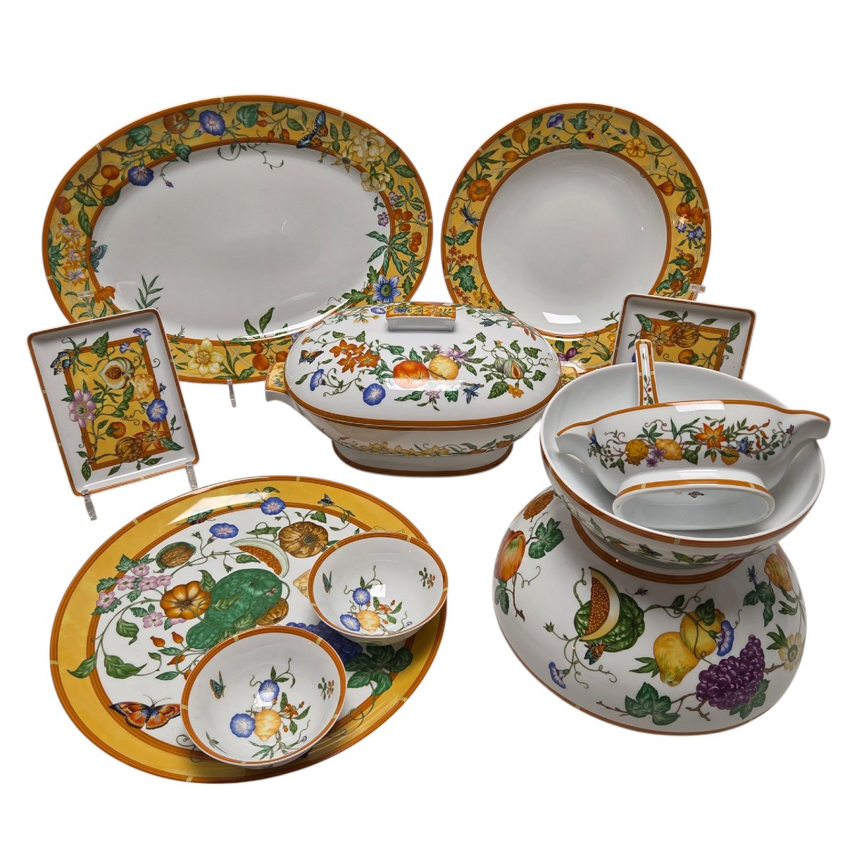Partie de service de table en porcelaine de Limoges pour 18 personnes, maison Hermès-photo-3