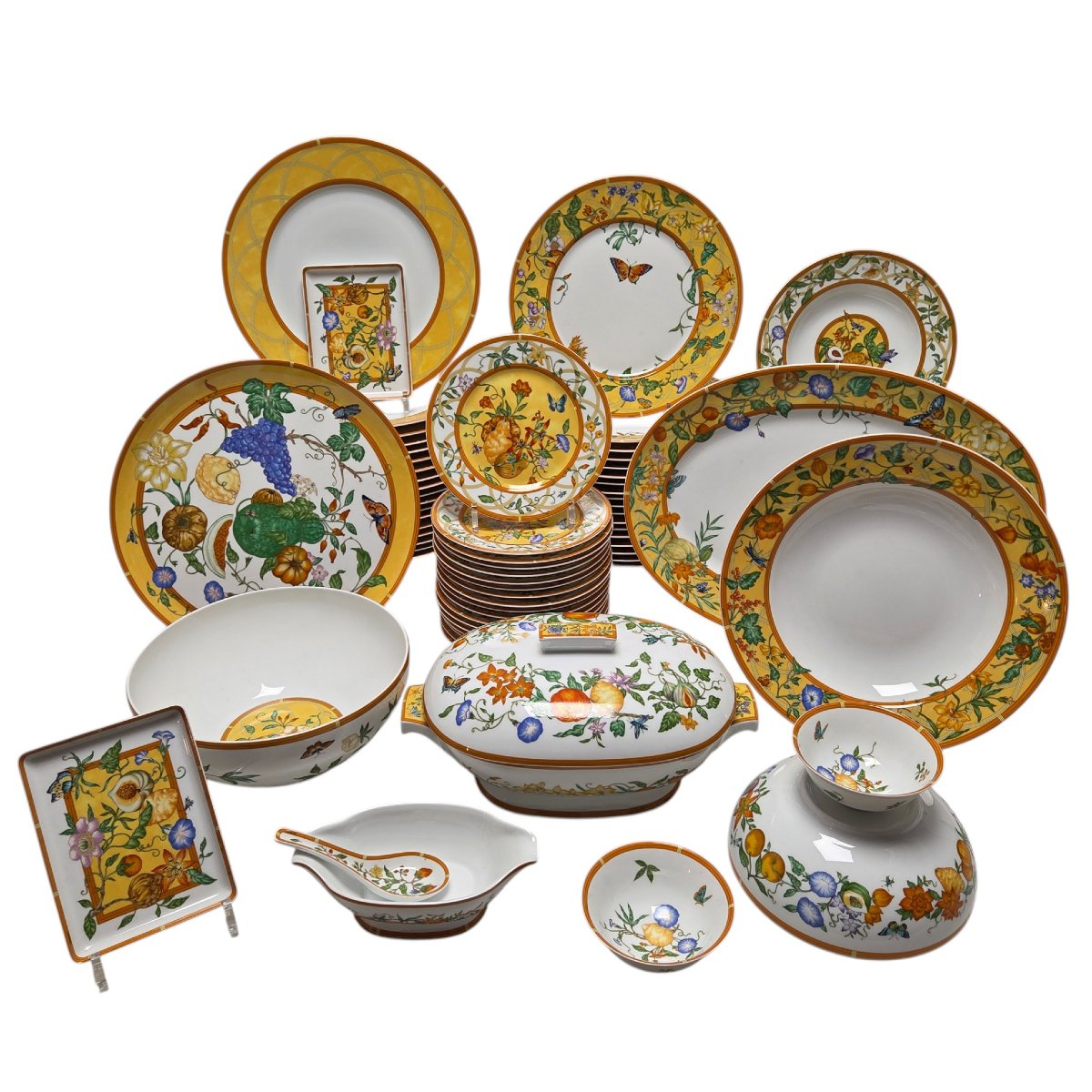 Partie de service de table en porcelaine de Limoges pour 18 personnes, maison Hermès-photo-2