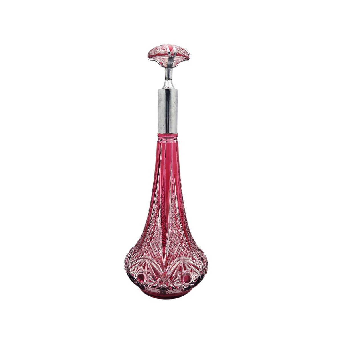 Spectaculaire carafe en cristal doublée rouge montée métal argenté.