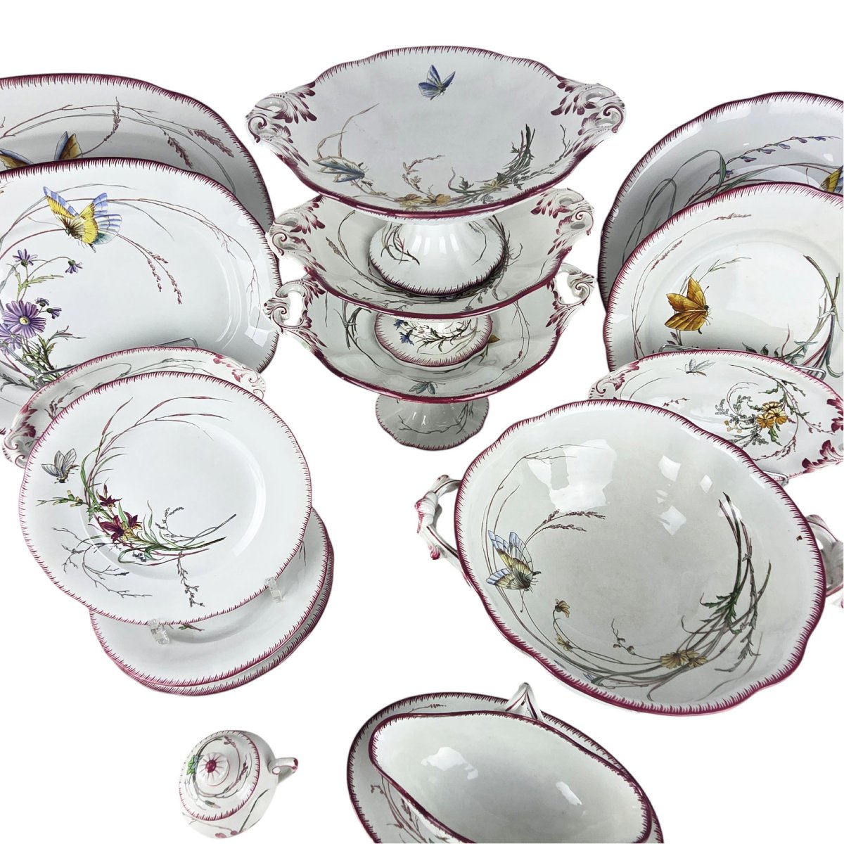 Service de table en faïence de Sarreguemines, modèle Papillon, fin XIX ème, 80 pièces.-photo-1