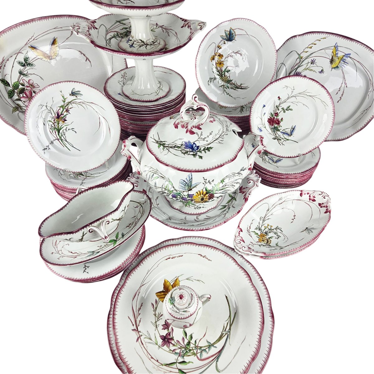 Service de table en faïence de Sarreguemines, modèle Papillon, fin XIX ème, 80 pièces.