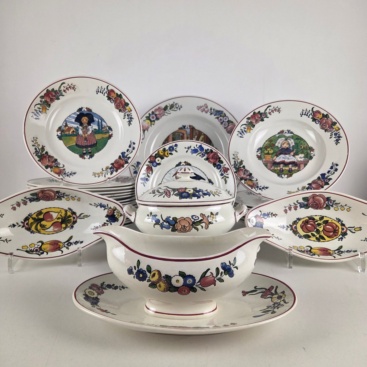 A 30-piece Tableware Set Made Of Sarreguemines Earthenware, “annales” Model.-photo-2