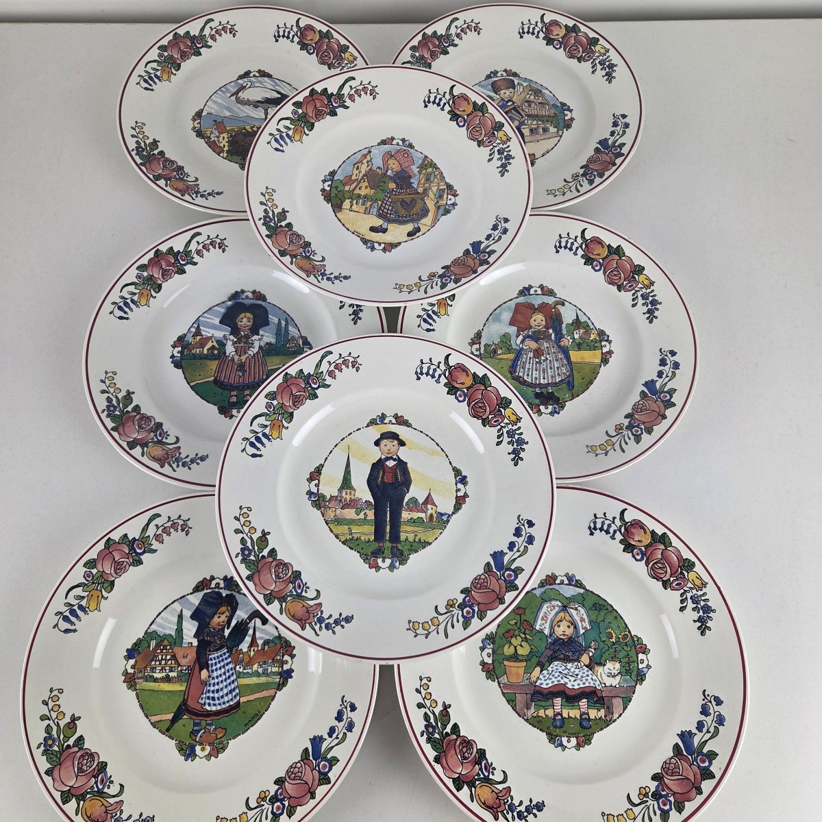 A 30-piece Tableware Set Made Of Sarreguemines Earthenware, “annales” Model.-photo-4