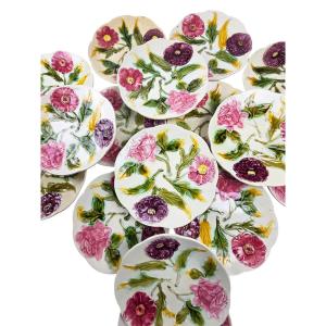 Suite De 8 Assiettes à Dessert En Barbotine à Décor Floral.