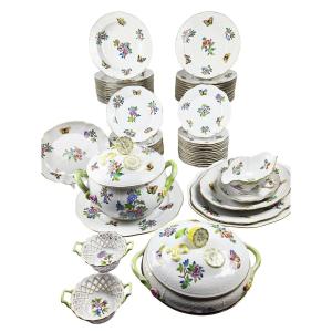 Herend Porcelain Dinner Service, Queen Viktoria Pattern, 62 Pieces.
