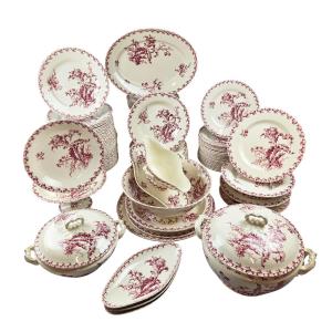  Service de table en porcelaine opaque de Gien , modèle Chardon, 79 pièces.