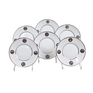  Suite de 6 assiettes à pain en porcelaine de Limoges, maison Bernardaud, modèle Ithaque Platin