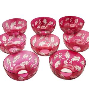 Suite de 8 coupelles en cristal doublées à décor de houx, XIXème
