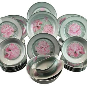 Service en porcelaine de Limoges, modèle Pivoines Céladon, maison Hermès, 80 pièces.