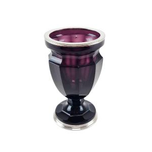 Vase en cristal doublé violet, monté argent.
