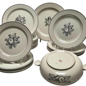 Service de table en faïence pour 6 personnes, époque Art Déco, signé Jean Luce, 20 pièces.