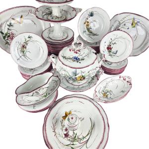 Service de table en faïence de Sarreguemines, modèle Papillon, fin XIX ème, 80 pièces.