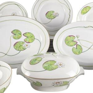 Service de table en porcelaine, maison Hermès, modèle Nil, 66 pièces.