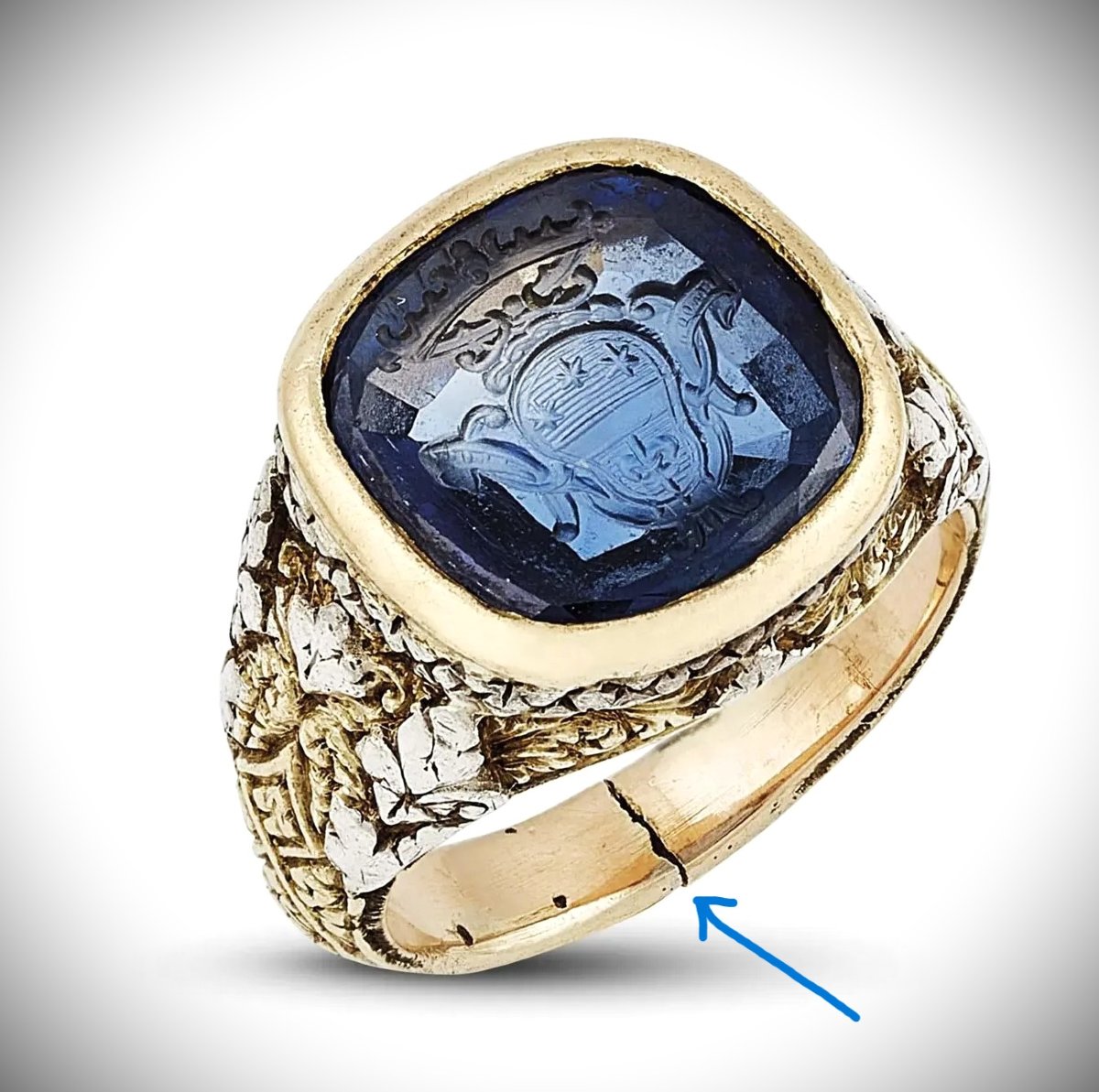 Bague chevalier en or ornée d’un saphir XVIIIème  gravé d’armoiries-photo-3