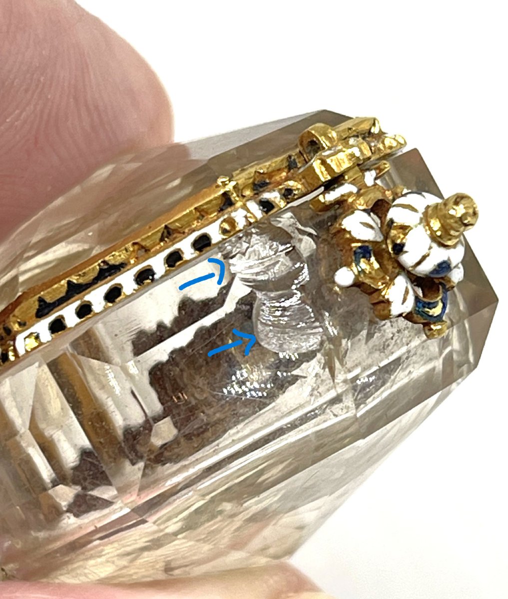 Pendentif en cristal de roche, or et émaux polychromes. Espagne XVIIᵉ siècle-photo-1