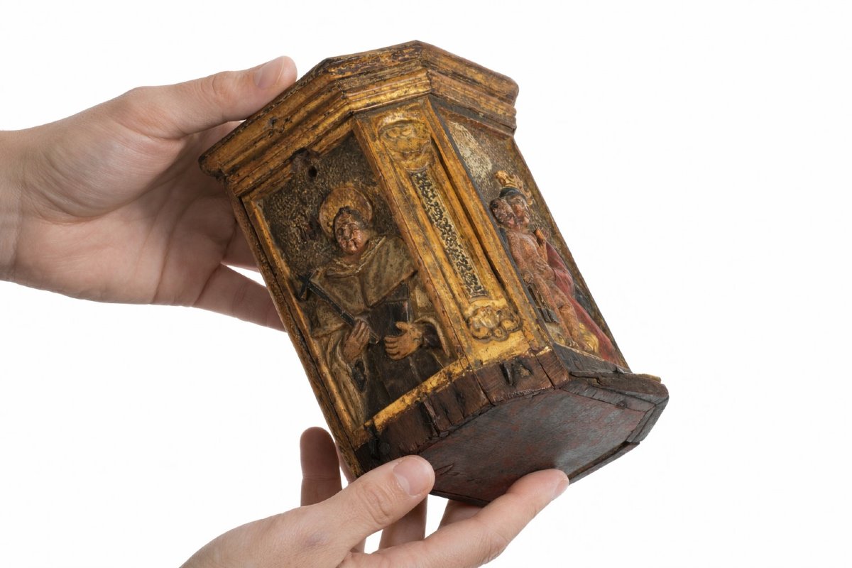 Aumônièr en bois sculpté et polychrome, Toscane seconde moitié du XVIIe siècle.-photo-4