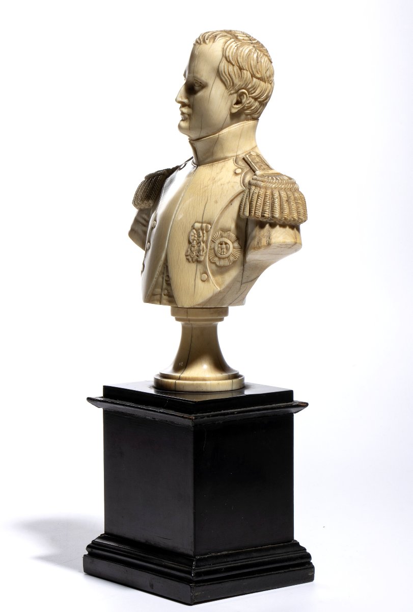 Buste en ivoire représentant Napoléon Bonaparte, XIXème-photo-1