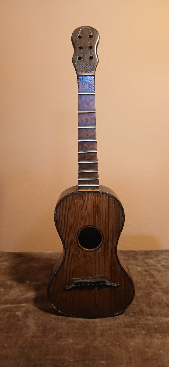 Petit modèle d'une guitare