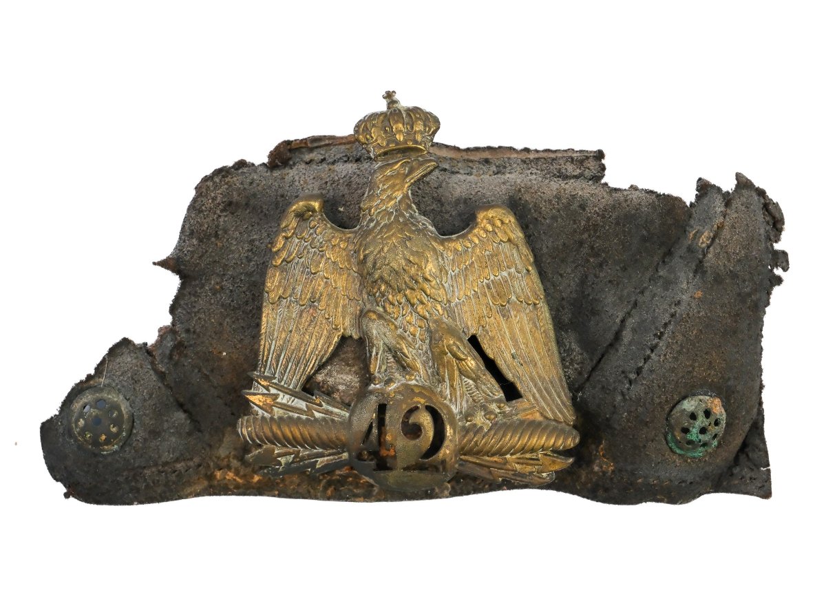 Fragment de shako du 42e régiment d'infanterie de Napoléon-photo-1