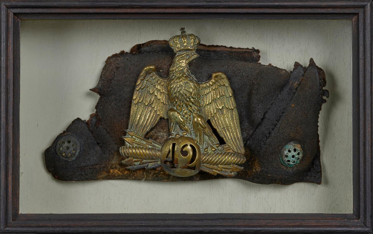 Fragment de shako du 42e régiment d'infanterie de Napoléon