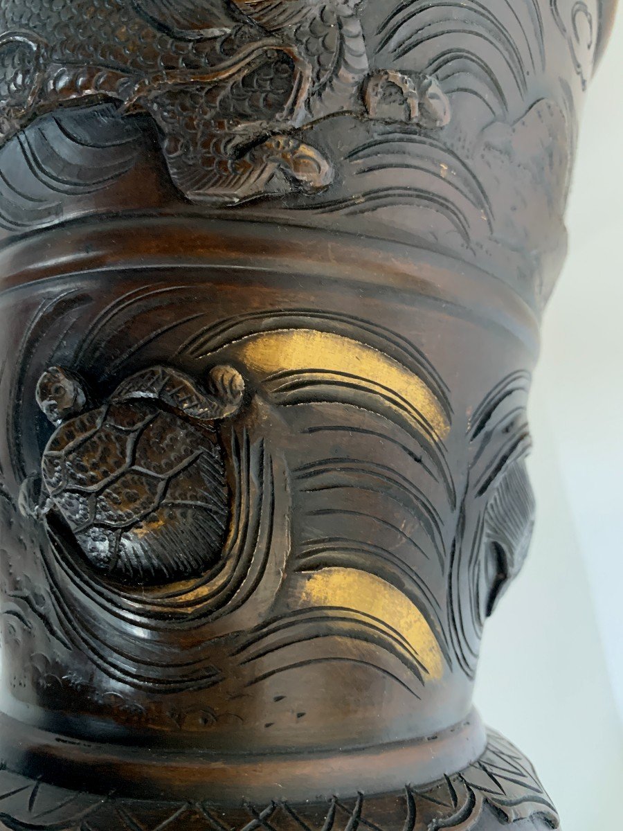 Large Japanese Bronze Vase With High Relief-photo-3