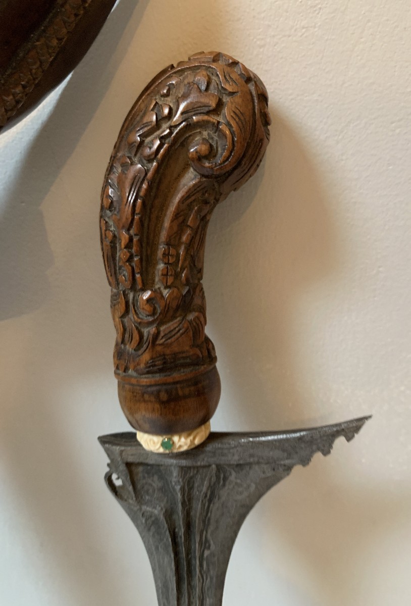 Kriss indonésien  à incrustations de pierres avec son fourreau-photo-2