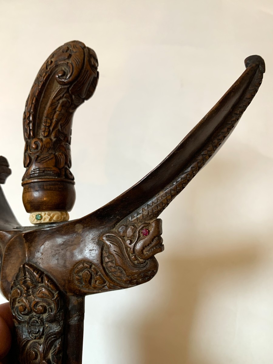 Kriss indonésien  à incrustations de pierres avec son fourreau-photo-4