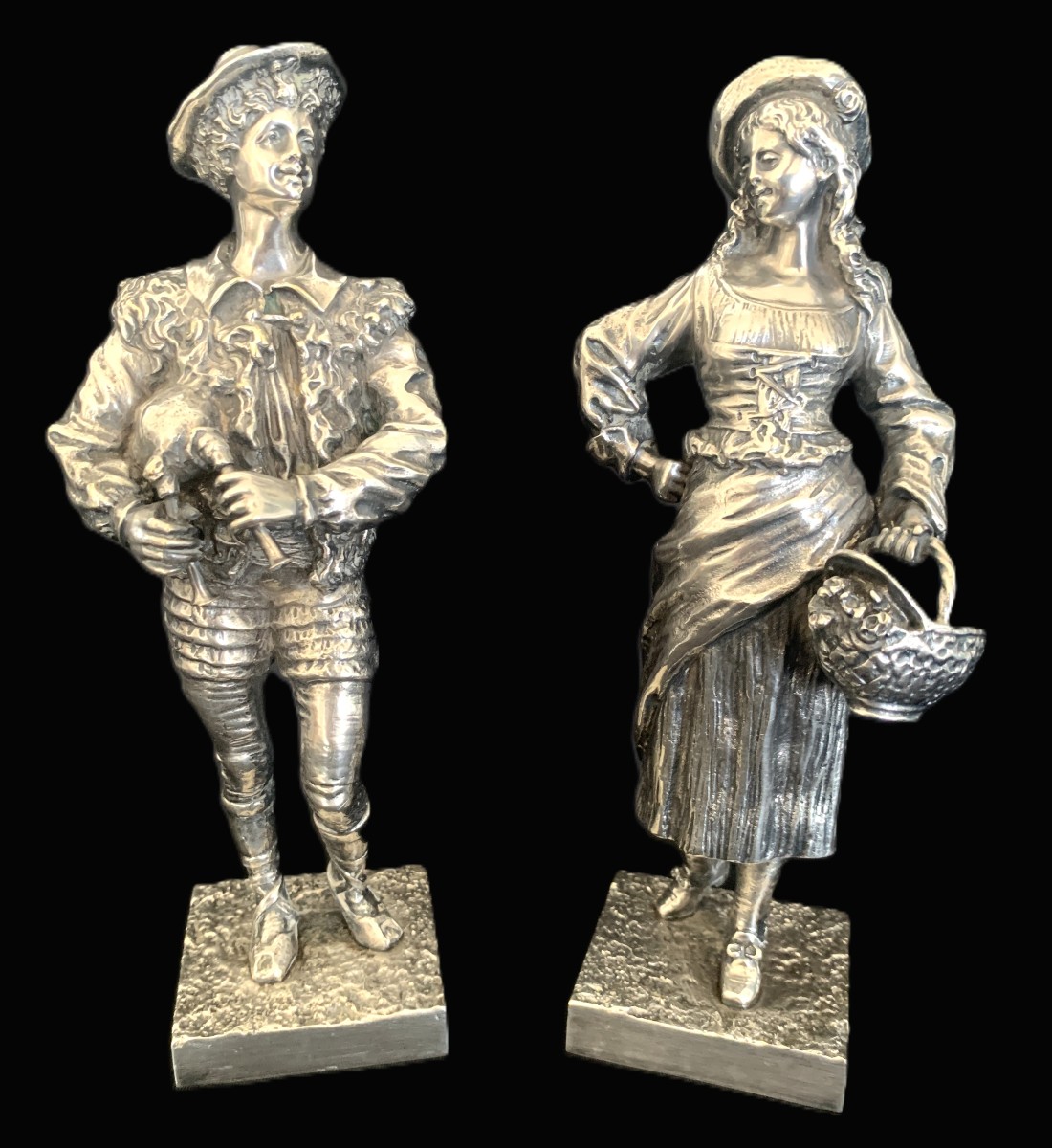 Paire de personnages romantiques  en bronze  argenté par Léon Perzinka.