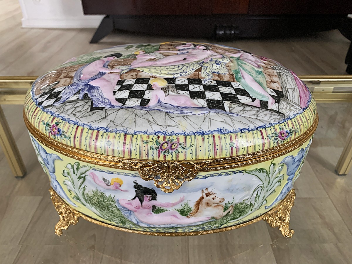 Grande boîte coffret en porcelaine signée Denys