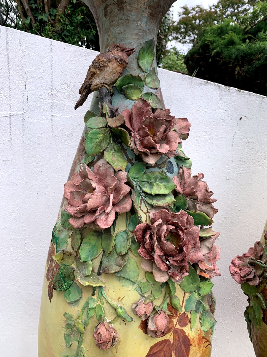 Grande paire de vases en terre cuite " oiseaux et roses "-photo-3