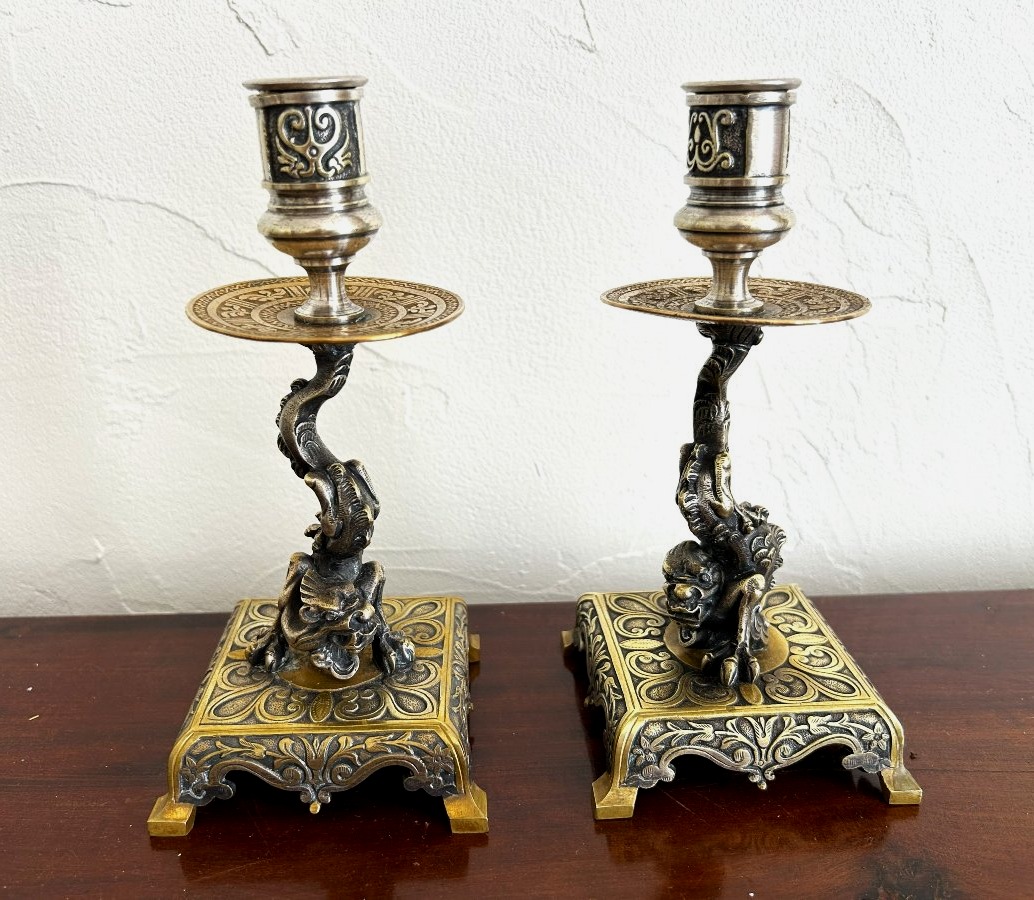 Paire de bougeoirs style Renaissance en bronze argenté et bronze doré-photo-2