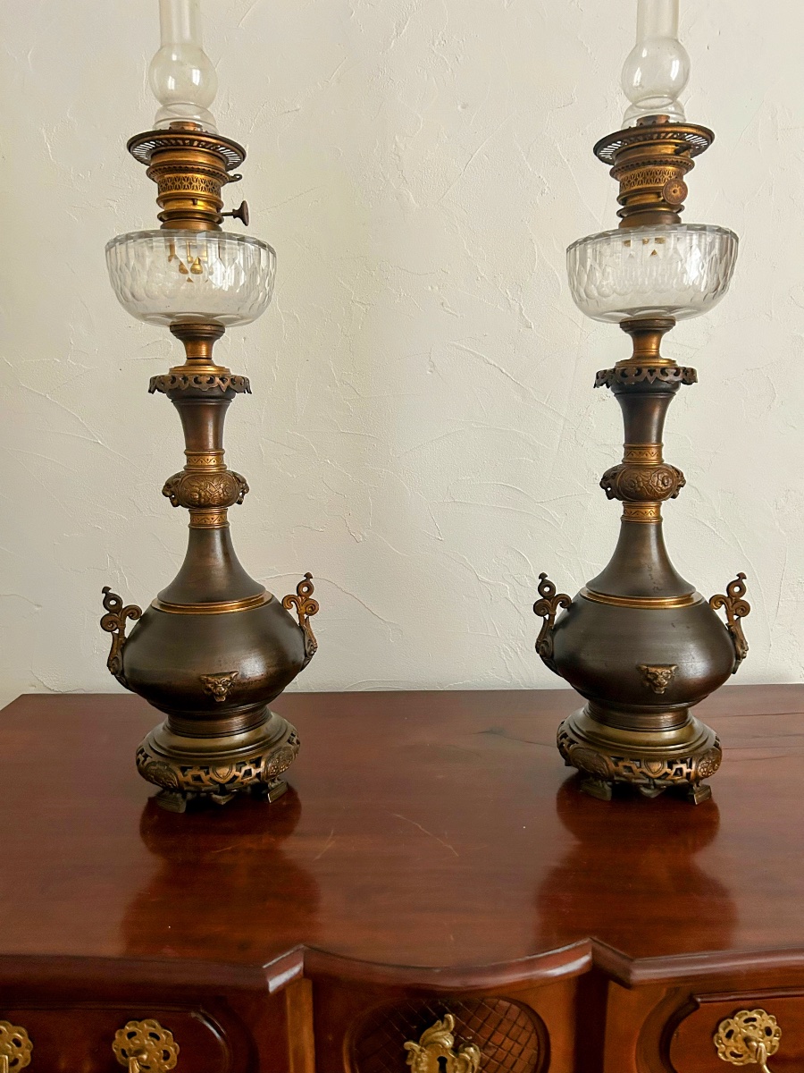 Paire de grandes lampes à pétrole en bronze et cristal -photo-2