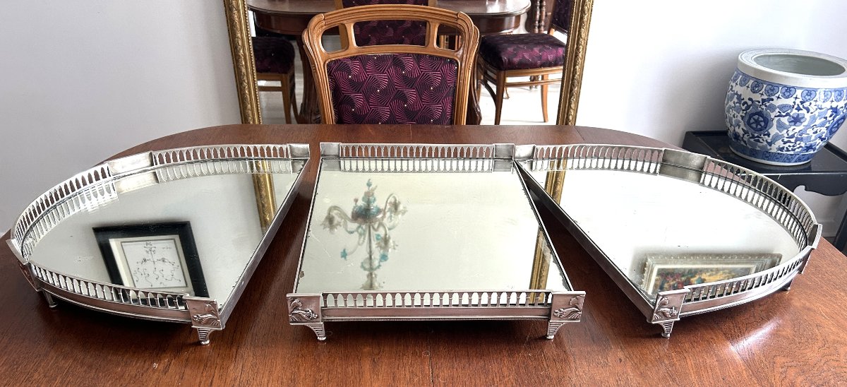Grand surtout de table en métal argenté et fond de miroir XIXème .-photo-1