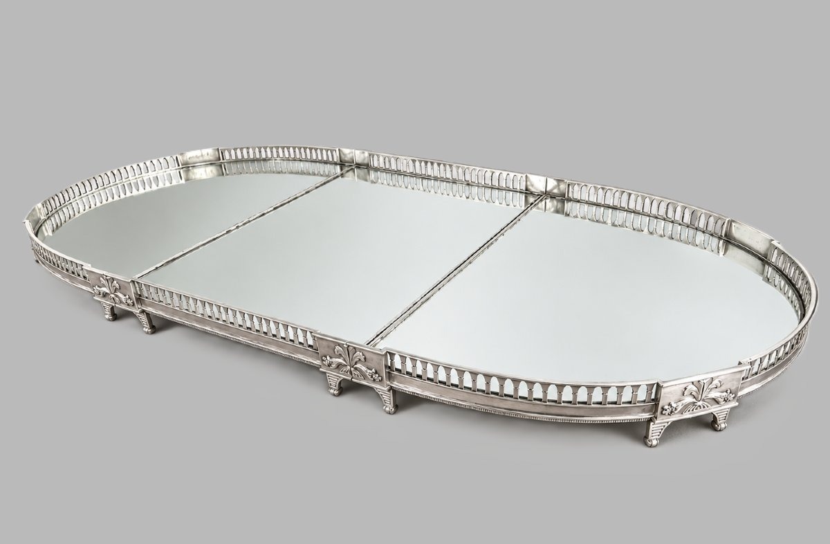 Grand surtout de table en métal argenté et fond de miroir XIXème .