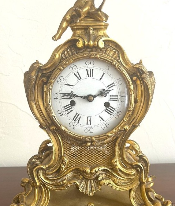 Pendule en bronze doré style Louis XV rocaille-photo-3
