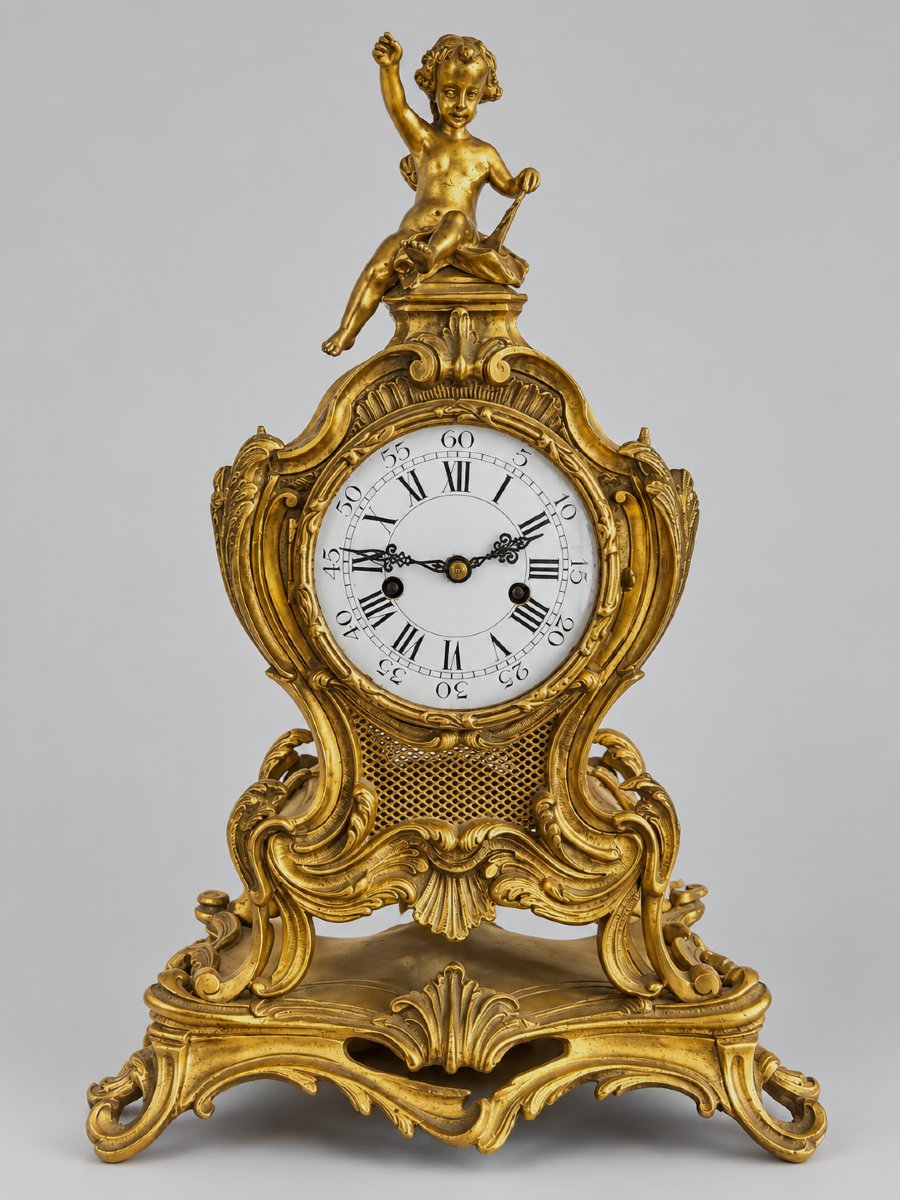 Pendule en bronze doré style Louis XV rocaille