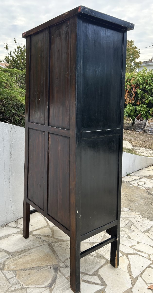 Triangular Chinese Cabinet With Black Lacquer And Gold Motifs-photo-5