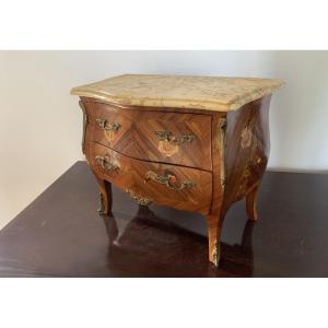 Commode de maitrise de style Louis XV en marqueterie